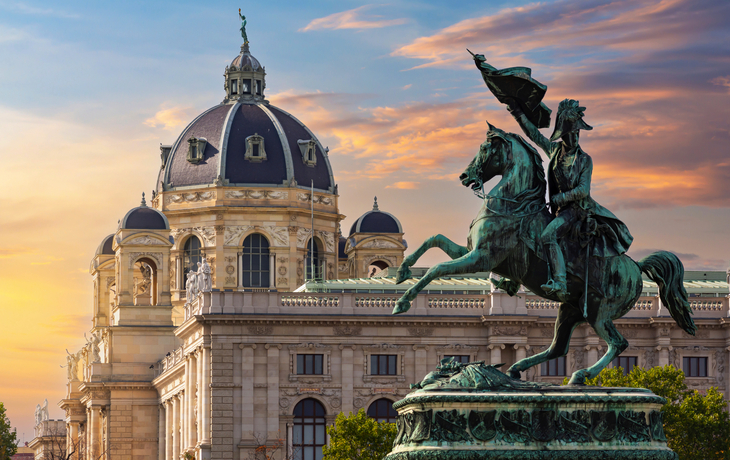 Statue von Erzherzog Karl am Heldenplatz, Wien